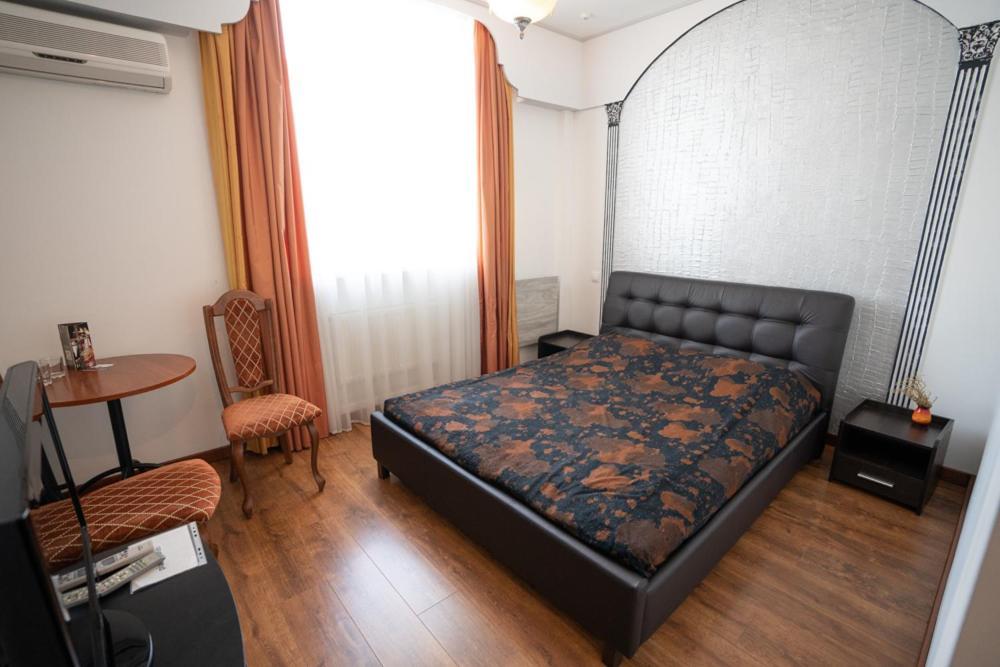 Hotel Piano Kiev Esterno foto